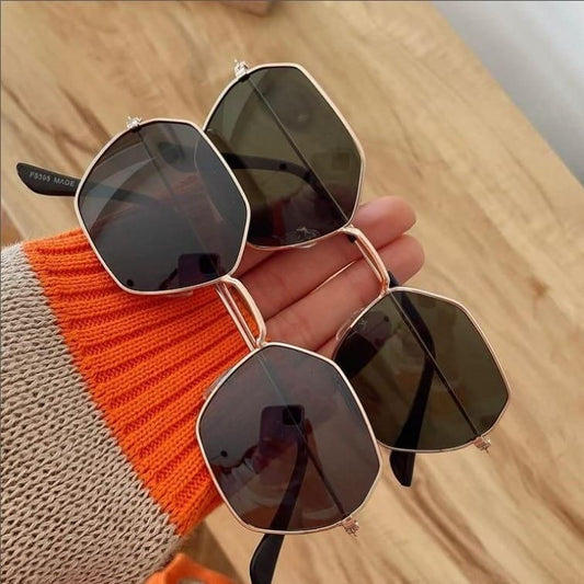 Suga Octagon Round Black Sunglass - FreshShopStore
